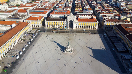 Uma imagem icónica do Terreiro do Paço (também conhecido como Praça do Comércio), situada na...