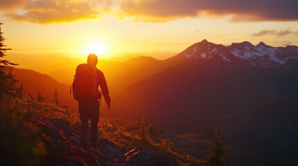 Obraz premium A sunset hike offers a rewarding experience as the day transitions into night