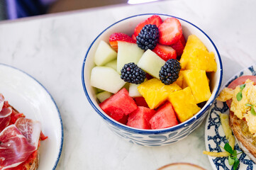 A vibrant and refreshing bowl of fresh fruit salad.