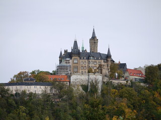 Fototapeta premium Schloß Wernigerode in Sachsen-Anhalt im Herbst