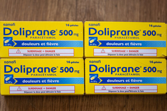 Des boites de doliprane du laboratoire Opella du groupe de fabricants de medicaments et de chimie Sanofi