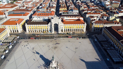 Uma imagem icónica do Terreiro do Paço (também conhecido como Praça do Comércio), situada na...