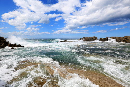 Waves and rocks of the sea near Sokcho-si, Korea