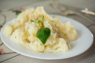 Diet cauliflower steamed with spices
