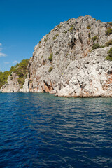 Fototapeta premium Breathtaking coastal landscape with turquoise waters and pine-covered mountains