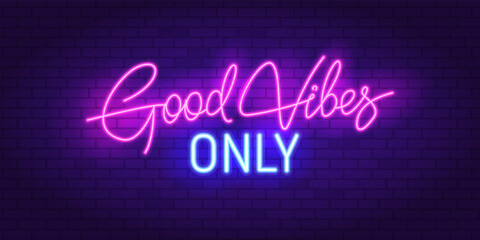 Retro Neon sign Good Vibes Only - neon lamp effect in 90s style. Neon signboard, light banner on brick wall background. Neon sign for night club, music bar, party. Editable vector © VRTX