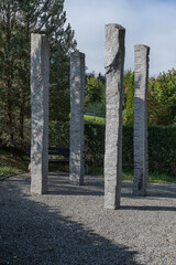 Granitsäulen auf dem Friedhof, Stans, Kanton Nidwalden, Schweiz