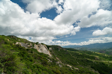 Obraz premium HIerve el Agua, formation géologique particulière située dans l'État de Oaxaca au Mexique