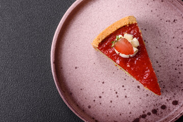 No baked sweet strawberry cheesecake with pistachio and cream cheese