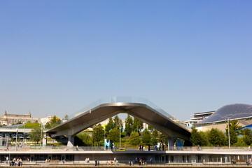 Naklejka premium The soaring bridge in the Zaryadye park