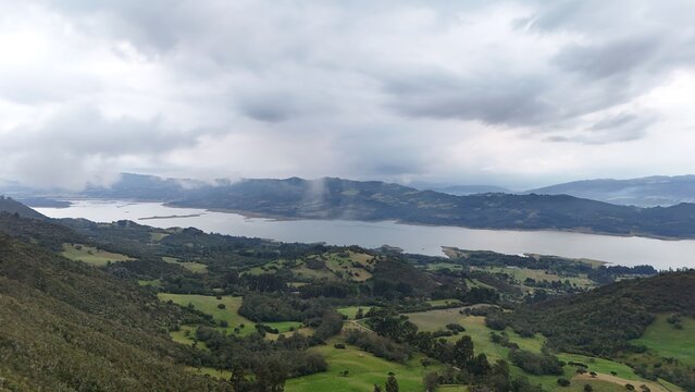 Embalse de Tomin&eacute;, Cundinamarca, Colombia