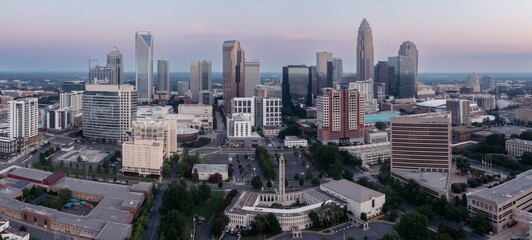 Obraz premium Downtown Charlotte city skyline of skyscrapers at sunrise, Charlotte, North Carolina, United States.