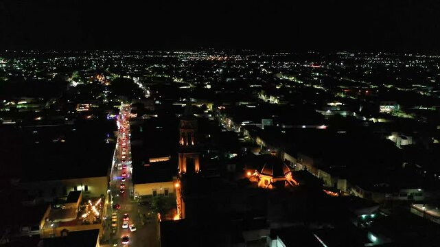 Vista a&eacute;rea nocturna del centro de Aguascalientes, Mex.