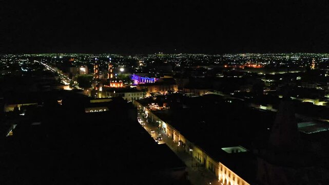 Vista a&eacute;rea nocturna del centro de Aguascalientes, Mex.