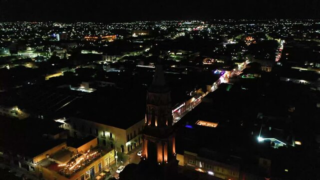 Vista a&eacute;rea nocturna del centro de Aguascalientes, Mex.