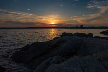 Obraz premium Dramatic Sunset Sky Over Rocks in Acadia National Park with Copy-Space
