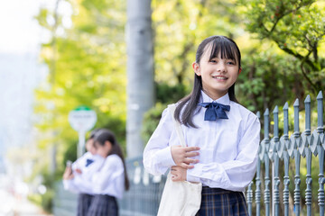 Obraz premium 通学する小学生