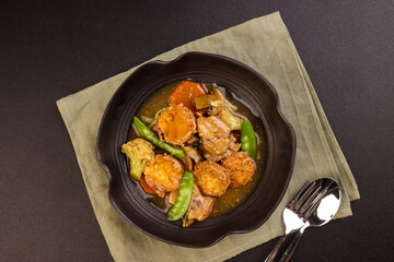 Sapo Tahu Ayam is Chinese Food, Made From Egg Tofu, Vegetables and Chicken Meat. 