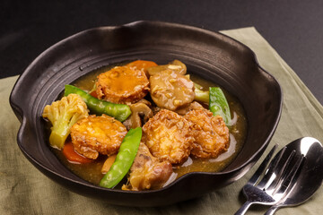Sapo Tahu Ayam is Chinese Food, Made From Egg Tofu, Vegetables and Chicken Meat. 