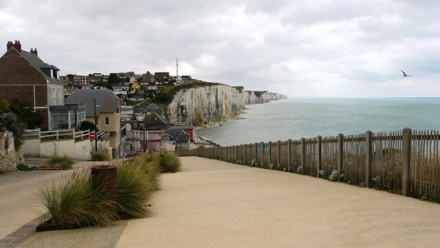 Falaises de calcaire &agrave; Ault, d&eacute;partement de la Somme Hauts de France, france, europe
