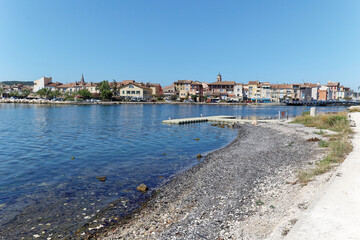 Martigues est une commune française des Bouches-du-Rhône en région Provence-Alpes-Côte d'Azur, également connue sous le surnom de « Venise provençale »
