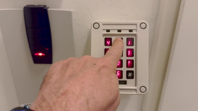 Zutrittssystem in einem Rechenzentrum mit Zahlencode 