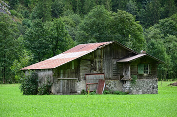 Obraz premium Old Barn in the Swiss Alps