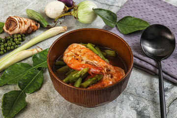 Prawn with asparagus and spices