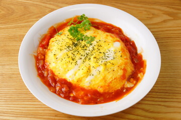 トマトソースオムライス