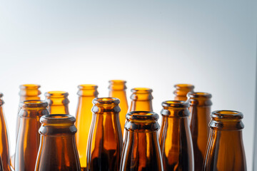 数種類の色付きのガラス瓶ボルト
