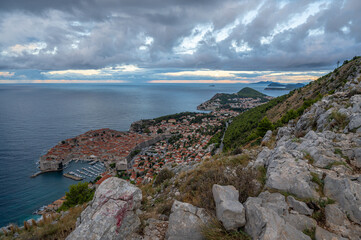 Dubrownik widziany ze wzgórza Srd o poranku. © Arsky