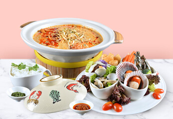 local cook live fresh catfish seafood fish chicken pork meat with spicy prawn herbal curry sauce and vegetable rice asian Chinese pengcai banquet seafood steamboat cafe restaurant menu set claypot