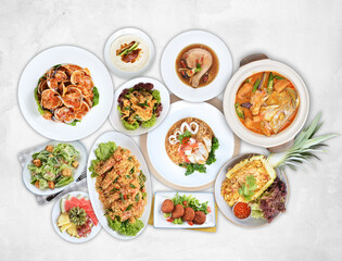 local cook live fresh catfish seafood fish chicken pork meat with spicy prawn herbal curry sauce and vegetable rice asian Chinese pengcai banquet seafood steamboat cafe restaurant menu set claypot