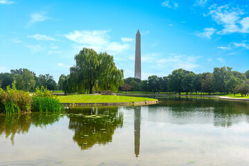 Fototapeta premium Washington Monument reflected on the water of Constitution Gardens Pond