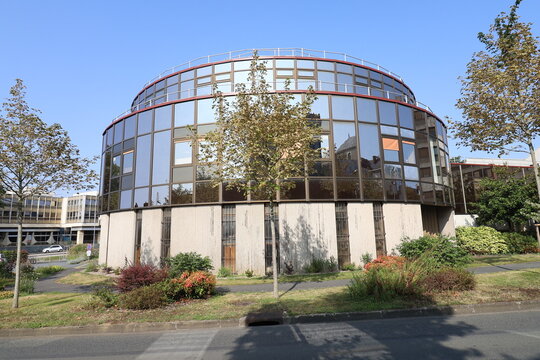 La mairie, vue de l'ext&eacute;rieur, ville de Cholet, d&eacute;partement du Maine et Loire, France