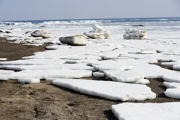 網走の海岸に接岸する流氷 © 望 土岐