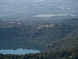 Obraz premium Veduta di Genzano di Roma da Monte Cavo (via Sacra)