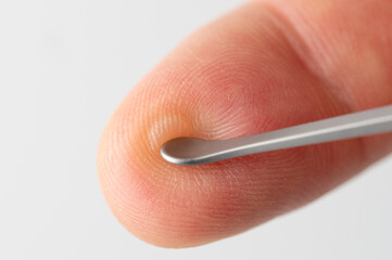 Metal medical tool pinch blister