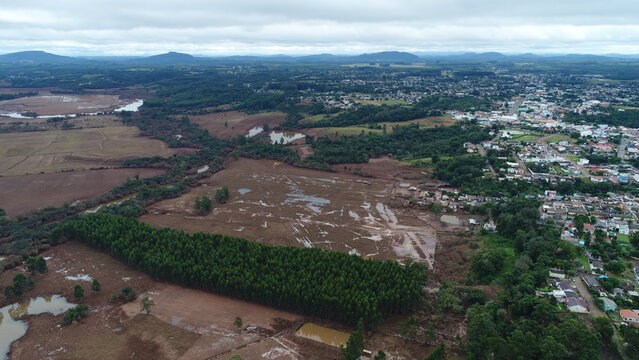 Cidade de Taquar&iacute;, Rio Grande do Sul ap&oacute;s enchentes, alagamento, Brasil