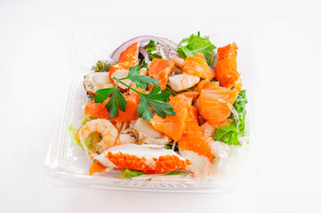 パック入りシーフードサラダ