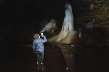 Obraz premium Embarking on a journey to explore the stunning frozen wonders located deep within a dark cave Experience a glimpse of mesmerizing ice formations