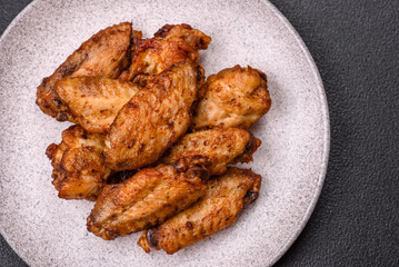 Grilled chicken wings with salt, spices and herbs