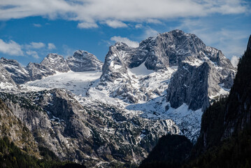 Obraz premium View on Dachstein from Vorderer Gosausee 