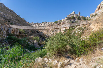 Vue sur le Sasso Caveoso depuis le fond de la Gravina di Matera, à Matera, Italie