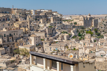 Vue sur le Sasso Barisano et le Covento di Sant'Agostino, à Matera, Italie