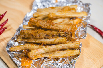 焼きなおしたゴボウの唐揚げ