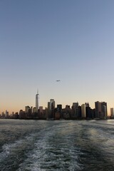 Obraz premium city skyline at sunrise