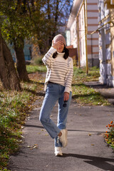 Obraz premium Woman have fun in city