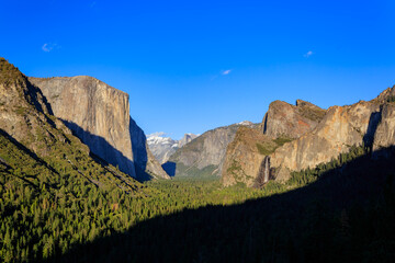 Sunny view of the valley view landscape at Yosemite National Park