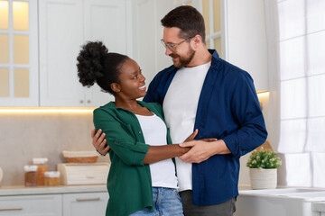 Obraz premium International relationships. Portrait of lovely couple in kitchen